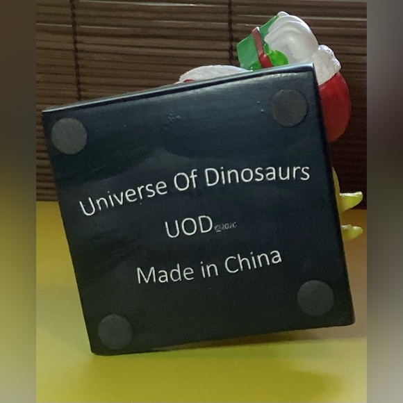 Universe Of Dinosaurs Santa Figurine - Picture 9 of 12